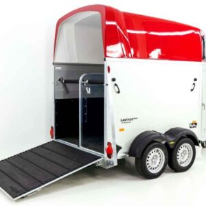 Humbaur Pferdeanhänger XANTHOS AERO 2400|rot|Sattelkammer – Bild 3